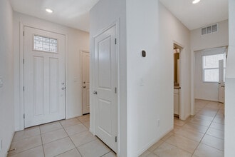 8439 Vacarez Dr in Las Vegas, NV - Building Photo - Building Photo