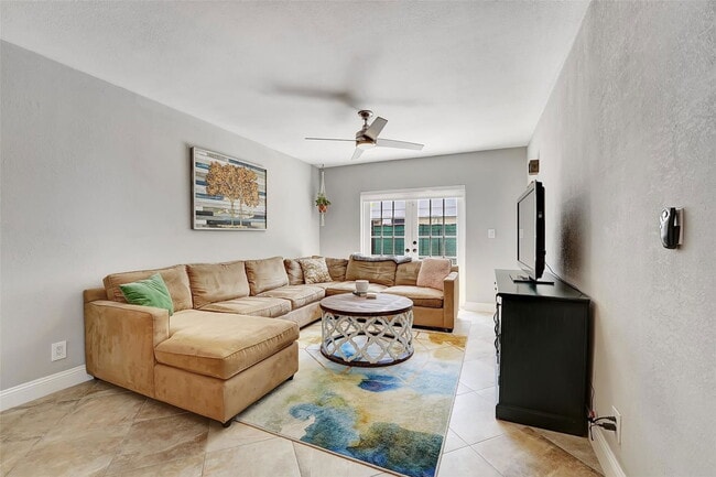 744 NE 14th Ave in Fort Lauderdale, FL - Building Photo - Building Photo