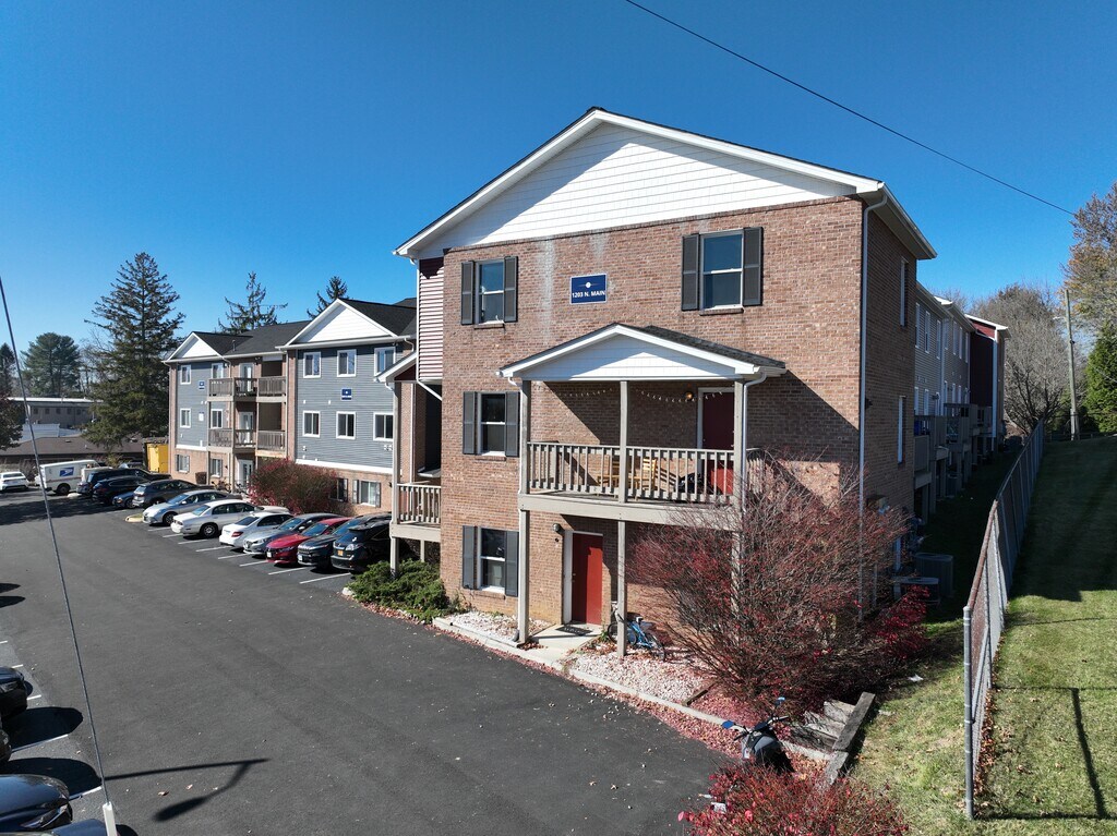 12011207 North Main Apartments Blacksburg, VA Apartments For Rent