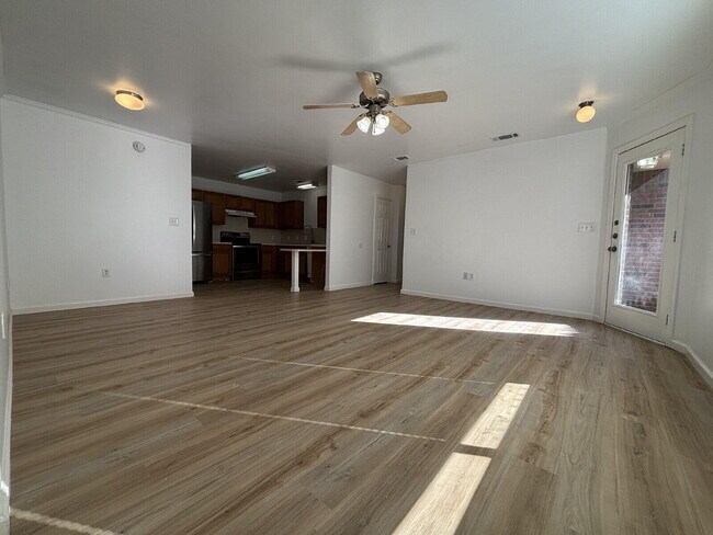 708 N Englewood Ave in Lubbock, TX - Building Photo - Building Photo