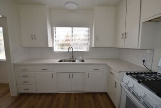 6245 Cahuenga Blvd, Unit 05 in Los Angeles, CA - Building Photo - Building Photo
