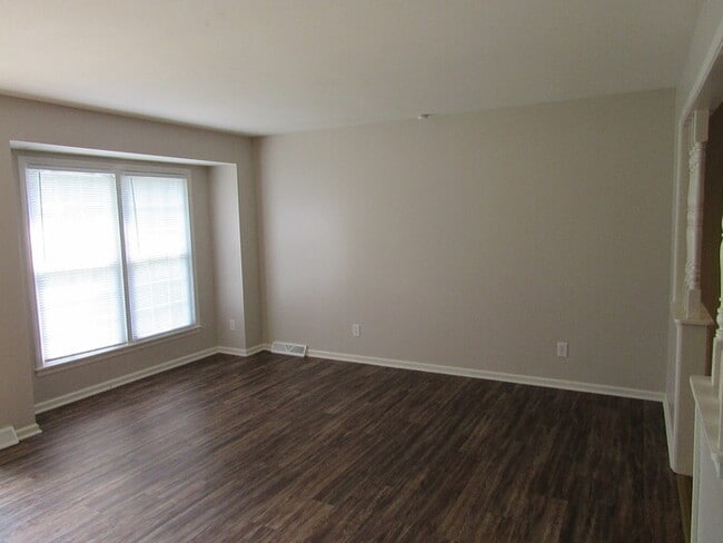 8808 Orchard St in Pleasant Valley, MO - Building Photo - Building Photo