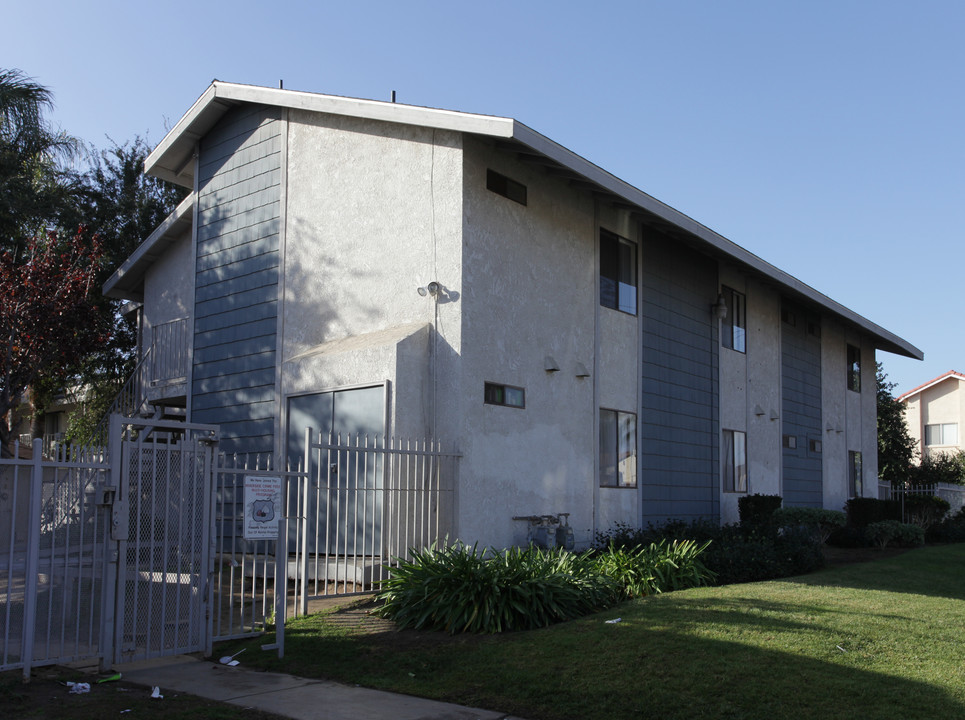 Courtyard Apartments in Riverside, CA - Building Photo