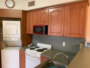 149 Bentley Dr in Miami Springs, FL - Building Photo - Building Photo