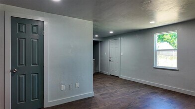 5717 S Francis Ave in Oklahoma City, OK - Building Photo - Building Photo