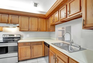 2525 SW 22nd Ave in Delray Beach, FL - Foto de edificio - Building Photo
