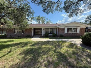 209 W Mimosa Cir in San Marcos, TX - Building Photo - Building Photo