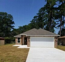 32639 Cynthia Dr in Denham Springs, LA - Building Photo