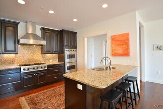 6451 Clayton in Clayton, MO - Building Photo - Building Photo