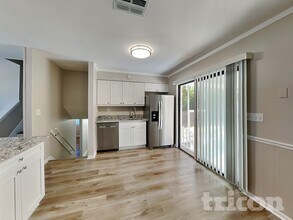 1439 Leafwood Ct in Tarpon Springs, FL - Foto de edificio - Building Photo