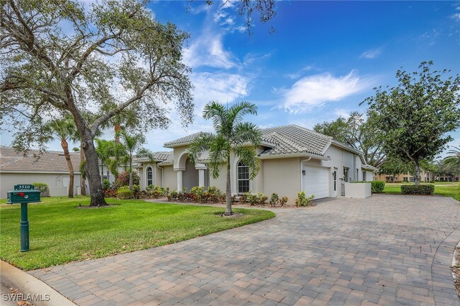 3510 Lakemont Dr in Bonita Springs, FL - Foto de edificio - Building Photo