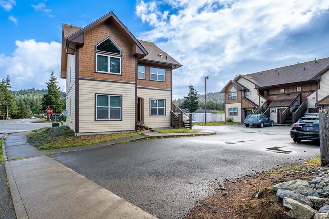 Gold Coast Apartments in Port Orford, OR - Building Photo - Building Photo