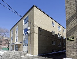 31 Rosemount Ave in Ottawa, ON - Building Photo