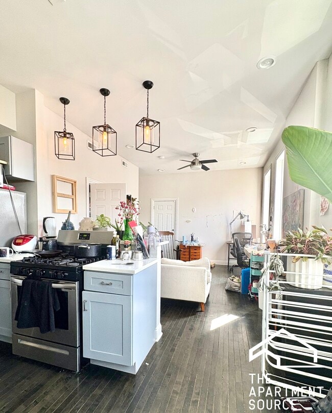 2030 W 23rd St, Unit 1st Fl - #4