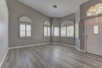 7456 Oatman Ln in Las Vegas, NV - Building Photo - Building Photo