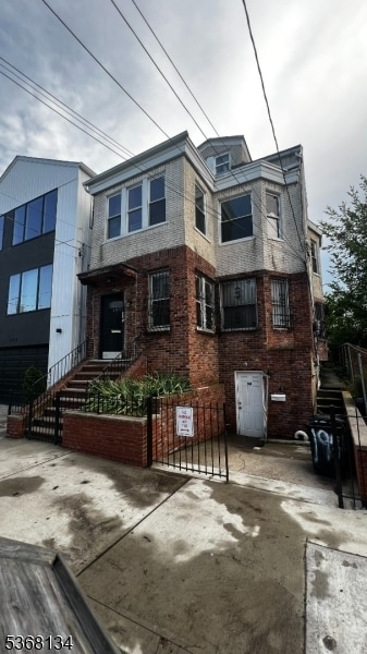 property at 197 Myrtle Ave