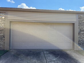 8920 Thelma Ln in Louisville, KY - Building Photo - Building Photo