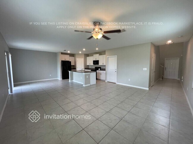 15618 Greenleaf Bay St in Sun City Center, FL - Building Photo - Building Photo