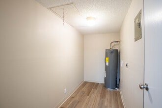 Woodbine Apartments in Cuyahoga Falls, OH - Building Photo - Interior Photo