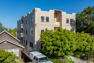 2620 Hillegass Ave. in Berkeley, CA - Foto de edificio - Building Photo