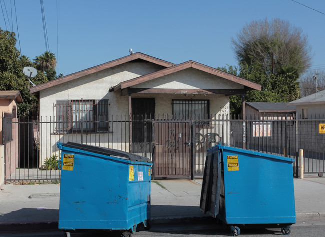 4723-4725 Clara St in Bell Gardens, CA - Building Photo - Building Photo