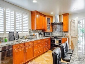 5033 Saluda Cir in Las Vegas, NV - Building Photo - Building Photo