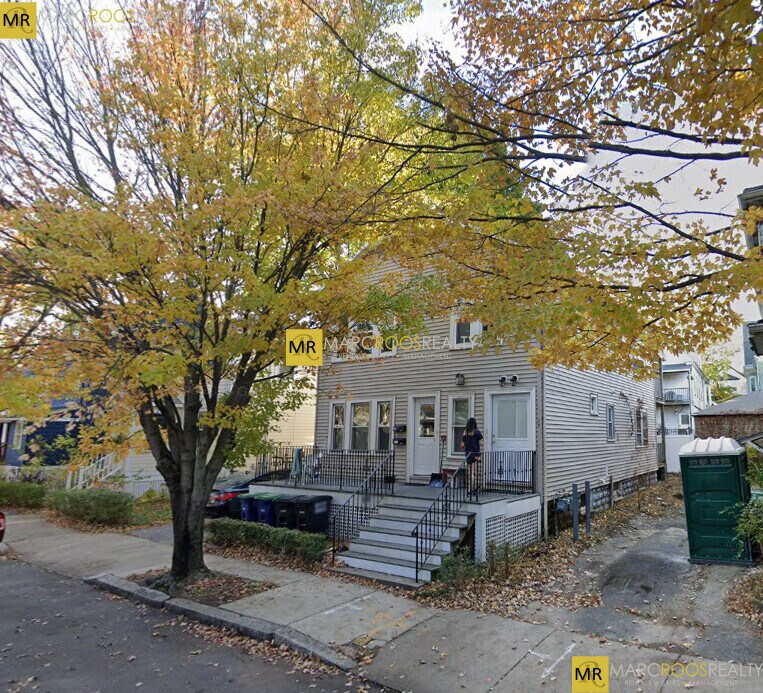 31 Corinthian Rd, Unit 1 in Somerville, MA - Foto de edificio