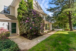 114 Briarcliff Ct in Chester Heights, PA - Building Photo