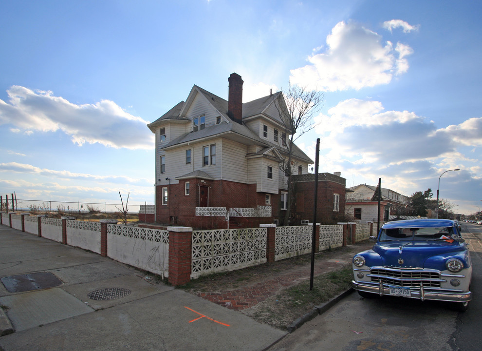 3804 Atlantic Ave in Brooklyn, NY - Building Photo