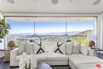 7177 Pacific View Dr in Los Angeles, CA - Building Photo - Building Photo