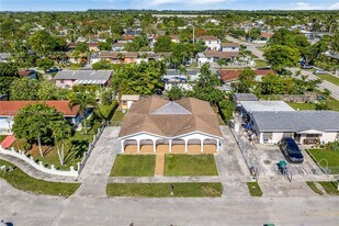 30323 SW 152nd Pl in Homestead, FL - Building Photo