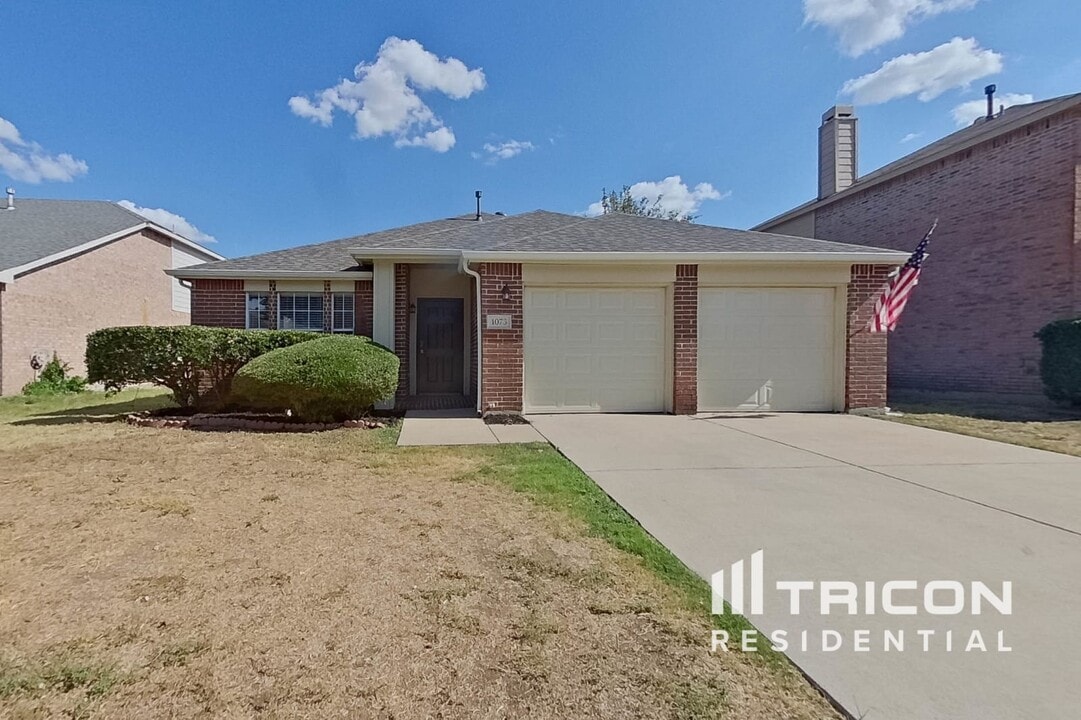 1073 Harriman Dr in Saginaw, TX - Building Photo