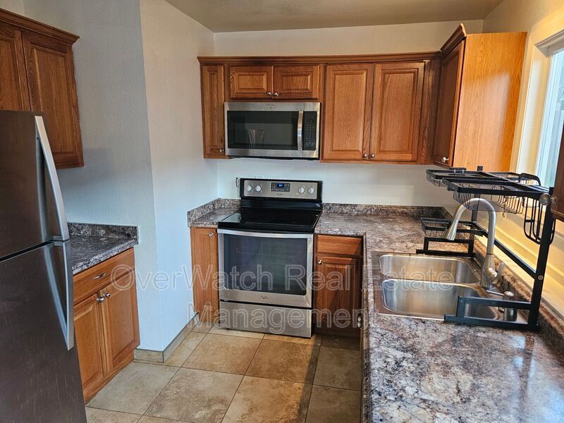 825 N Park St in Anchorage, AK - Building Photo