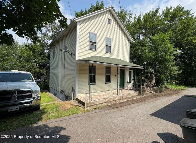 1815 Cedar Ave in Scranton, PA - Foto de edificio - Building Photo