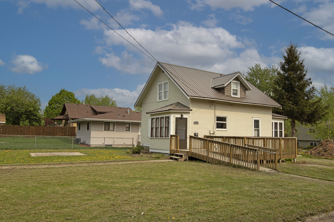 1 6th Ave N in Sauk Rapids, MN - Foto de edificio