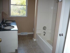 2510 N Fritz Dr in Bloomington, IN - Foto de edificio - Building Photo