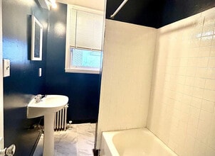 4216 W 8th St in Cincinnati, OH - Building Photo - Building Photo