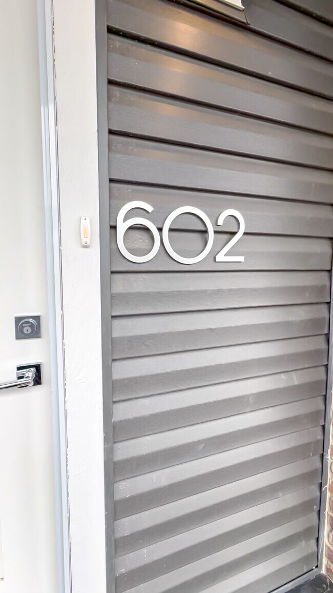135 Belmont Passage SW in Calgary, AB - Building Photo - Building Photo