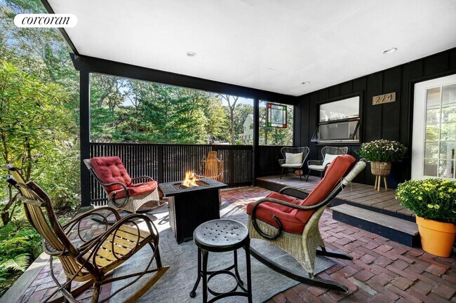 274 Little Fresh Pond Rd in Southampton, NY - Building Photo - Building Photo