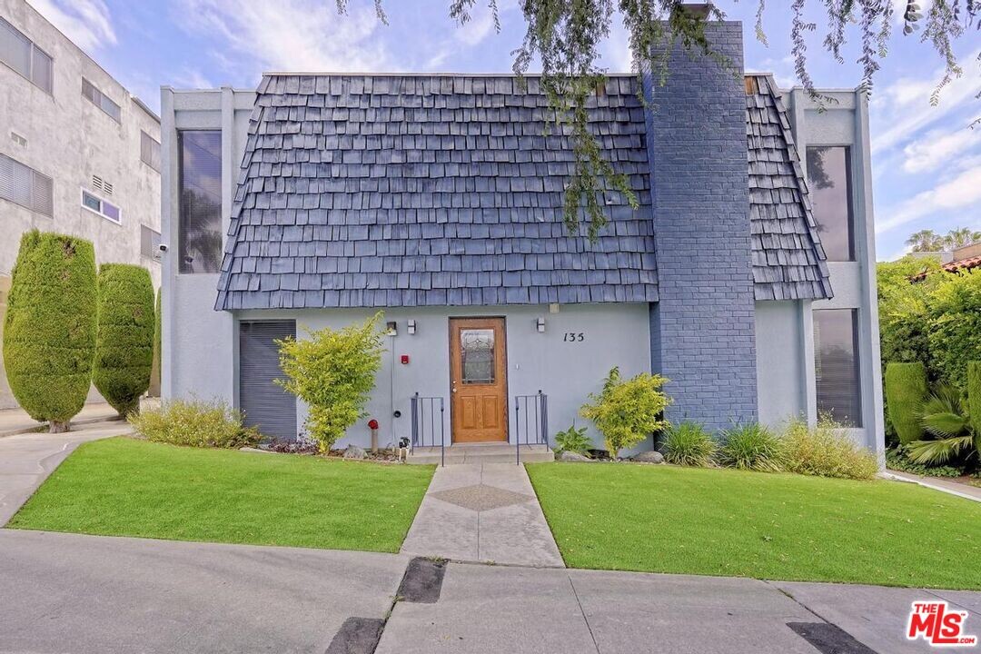 135 W 64th Pl in Inglewood, CA - Building Photo