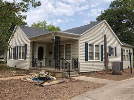 2517 Honeysuckle Ave in Fort Worth, TX - Building Photo
