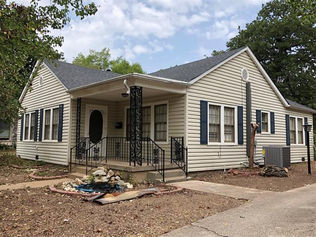 2517 Honeysuckle Ave in Fort Worth, TX - Building Photo