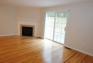109 Overlook Cir in Hudson, NH - Building Photo - Building Photo