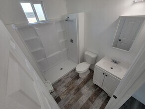 713 3/4 W 57th st in Los Angeles, CA - Building Photo - Building Photo