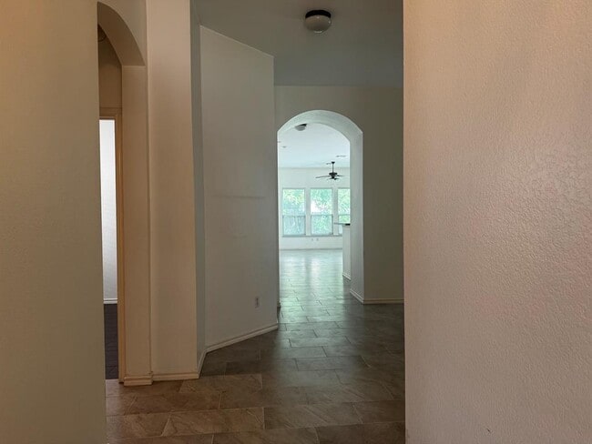 304 Valona Loop in Round Rock, TX - Building Photo - Building Photo