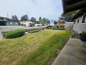 1238 Fernwood Dr in Mckinleyville, CA - Building Photo - Building Photo