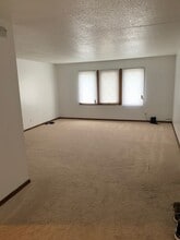 1711 E Ave NE-Unit -Lower Level in Cedar Rapids, IA - Building Photo - Building Photo