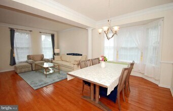 43 Lockwood Dr in Princeton, NJ - Building Photo - Building Photo