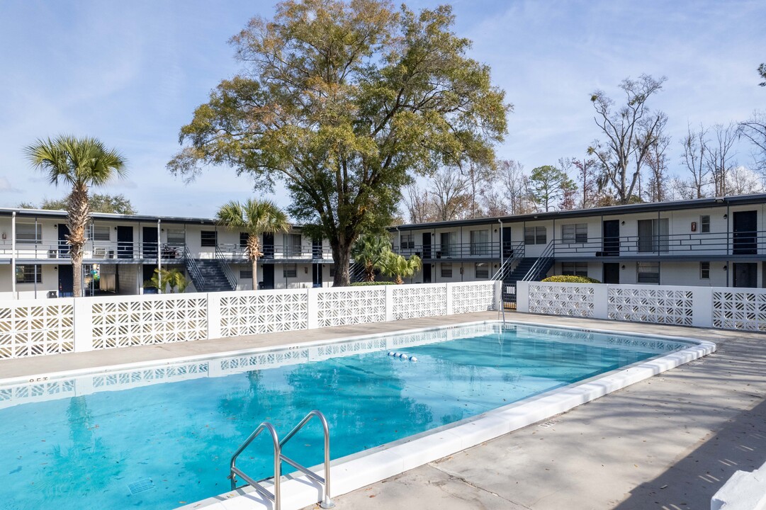 Cedar Hill Apartments in Jacksonville, FL - Building Photo