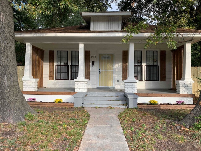 property at 1456 N Hollywood St